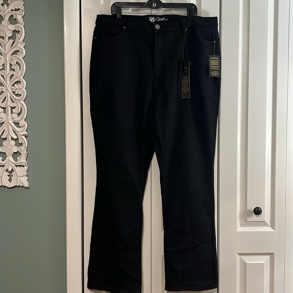 DG2 by Diane Gilman Virtual Stretch Black Denim Bootcut Jean - Picture 2 of 8